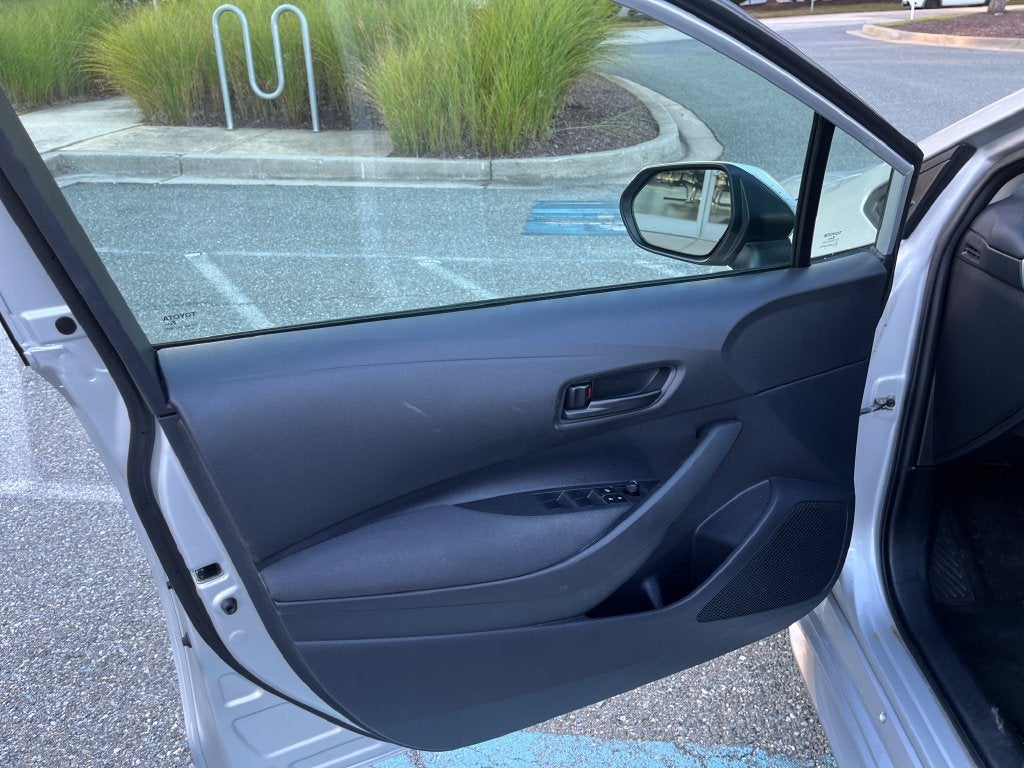 2025 Toyota Corolla LE - Photo 10