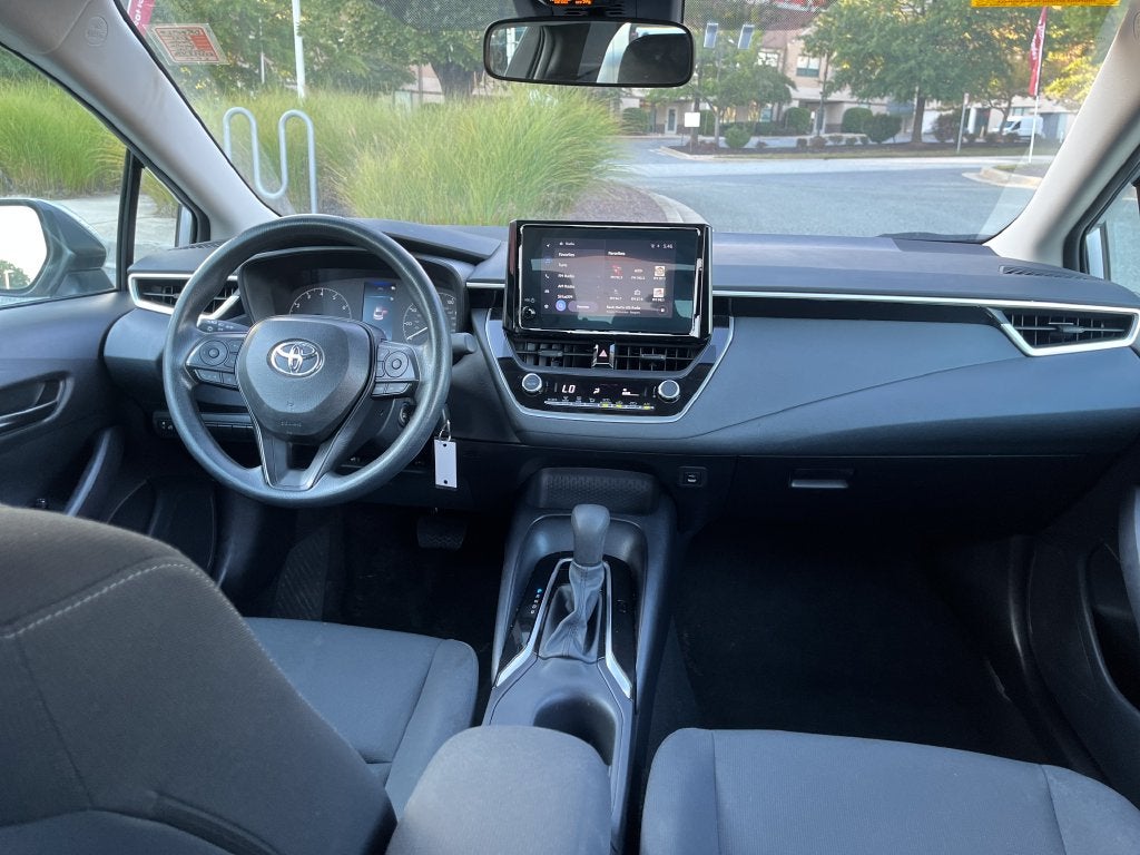 2025 Toyota Corolla LE - Photo 13