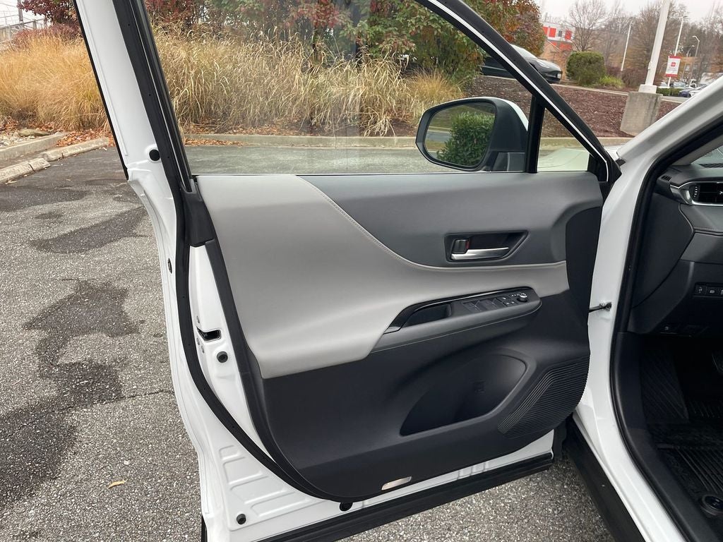 2024 Toyota Venza LE