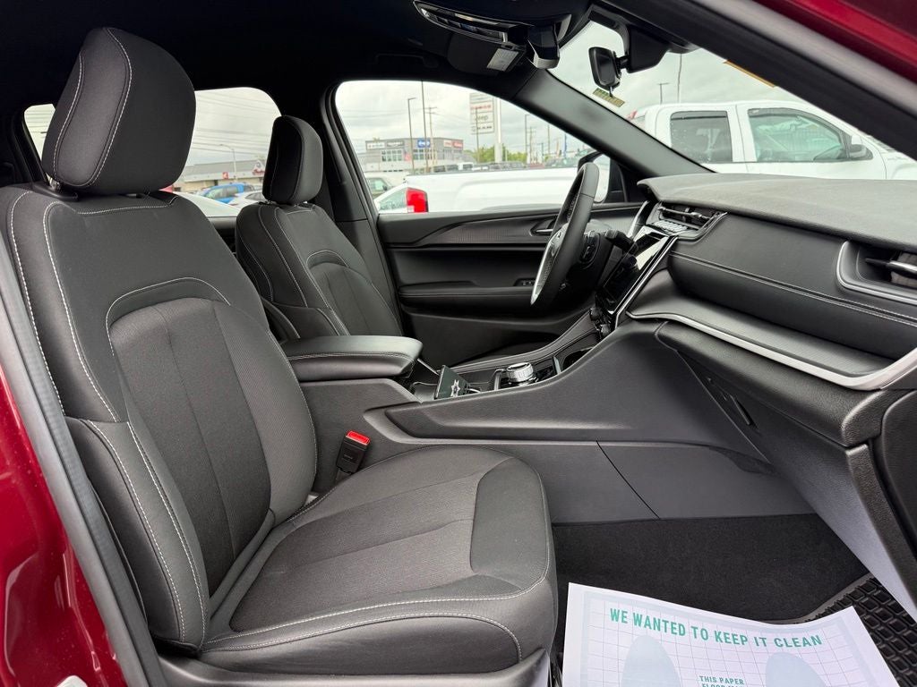 2025 Jeep Grand Cherokee L Laredo 4x4