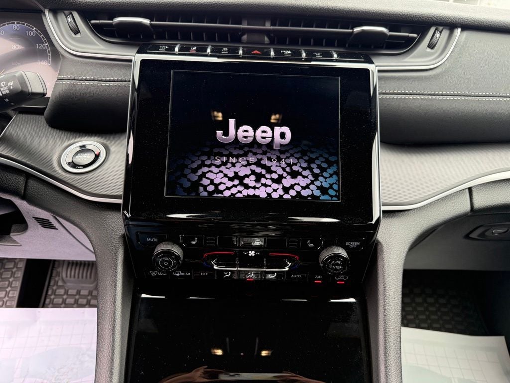 2025 Jeep Grand Cherokee L Laredo 4x4