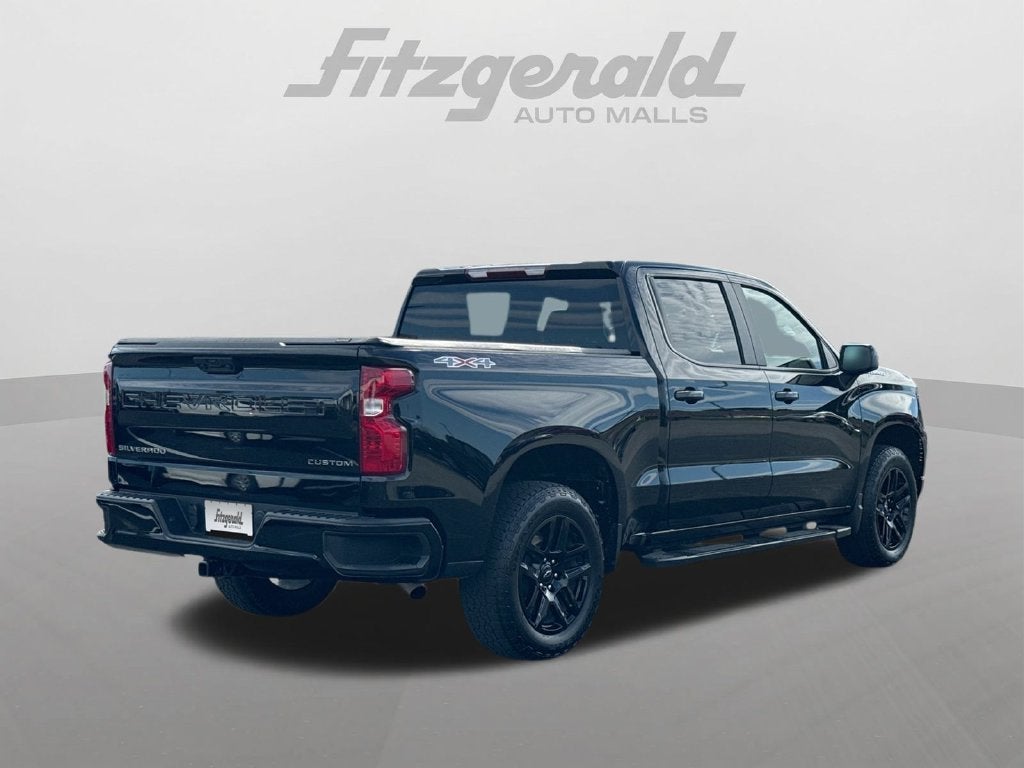 2023 Chevrolet Silverado 1500 4WD Crew Cab Short Bed Custom