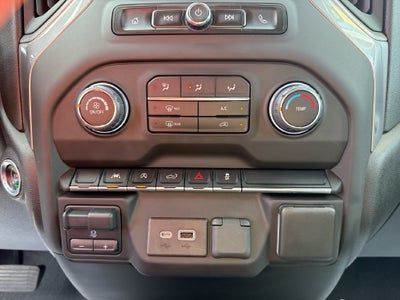 2023 Chevrolet Silverado 1500 4WD Crew Cab Short Bed Custom