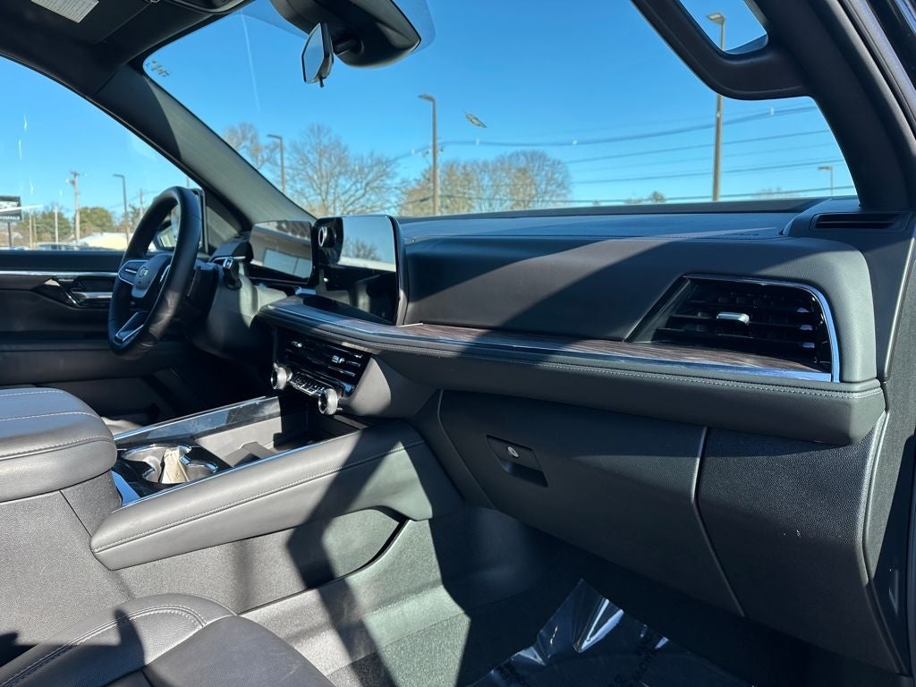 2025 Chevrolet Suburban 4WD LT