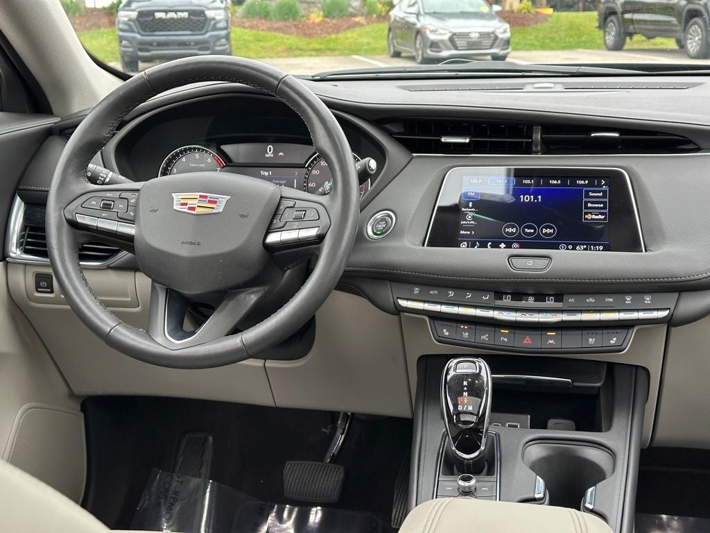 2023 Cadillac XT4 AWD Premium Luxury
