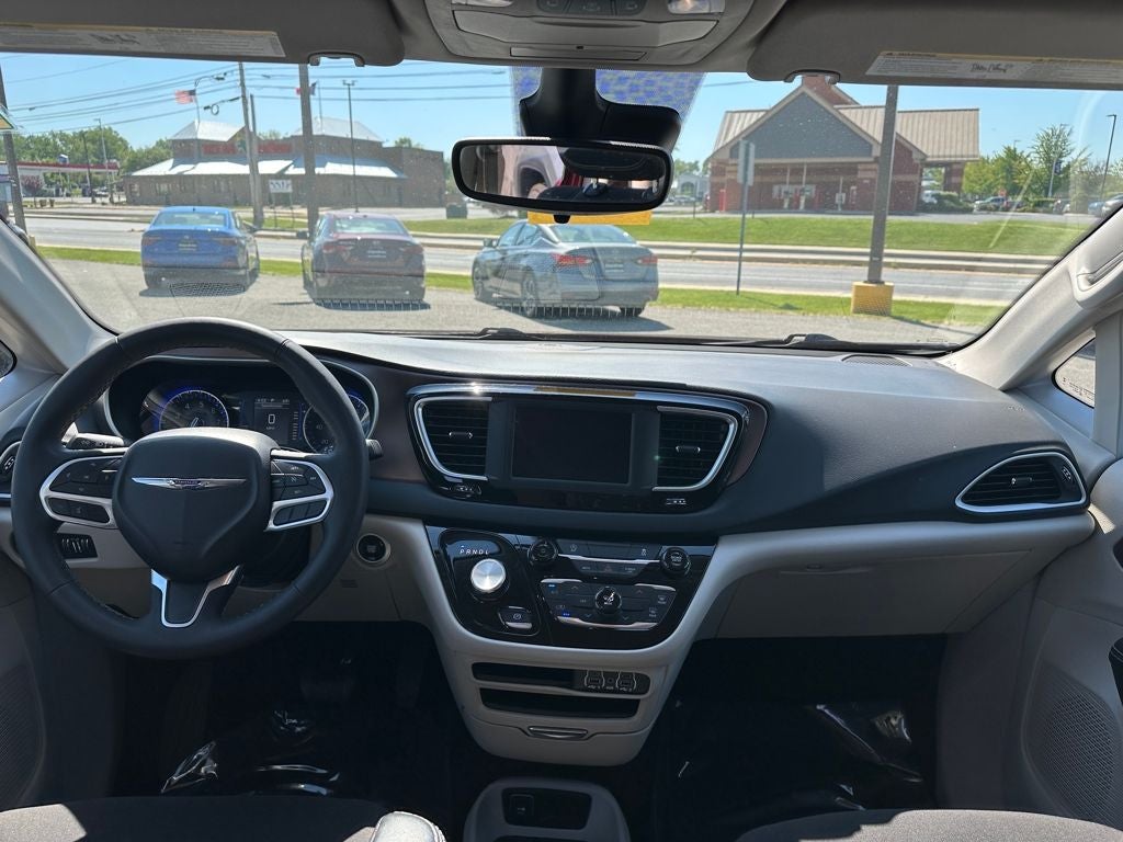 2023 Chrysler Voyager LX