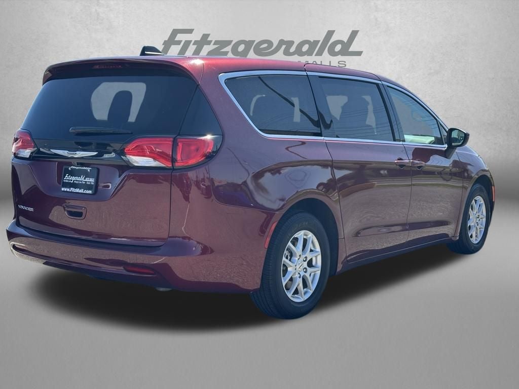 2023 Chrysler Voyager LX