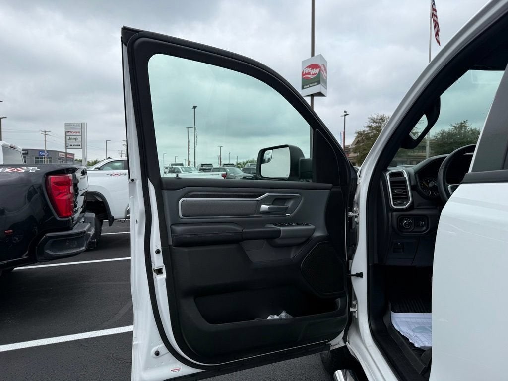 2022 RAM 1500 Big Horn Crew Cab 4x4 5'7" Box