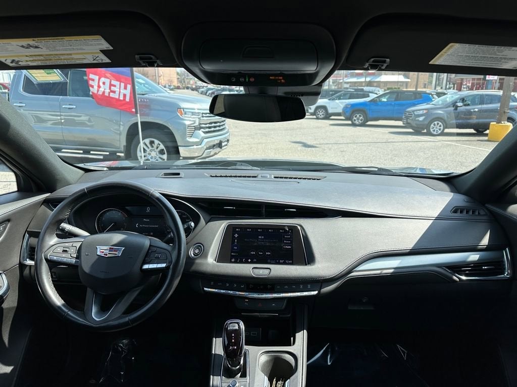 2023 Cadillac XT4 Premium Luxury