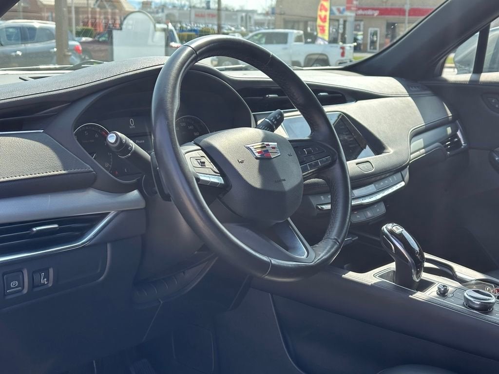 2023 Cadillac XT4 Premium Luxury