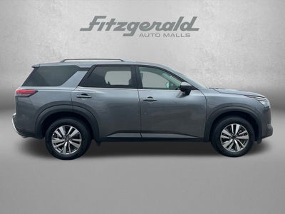 2025 Nissan Pathfinder SL