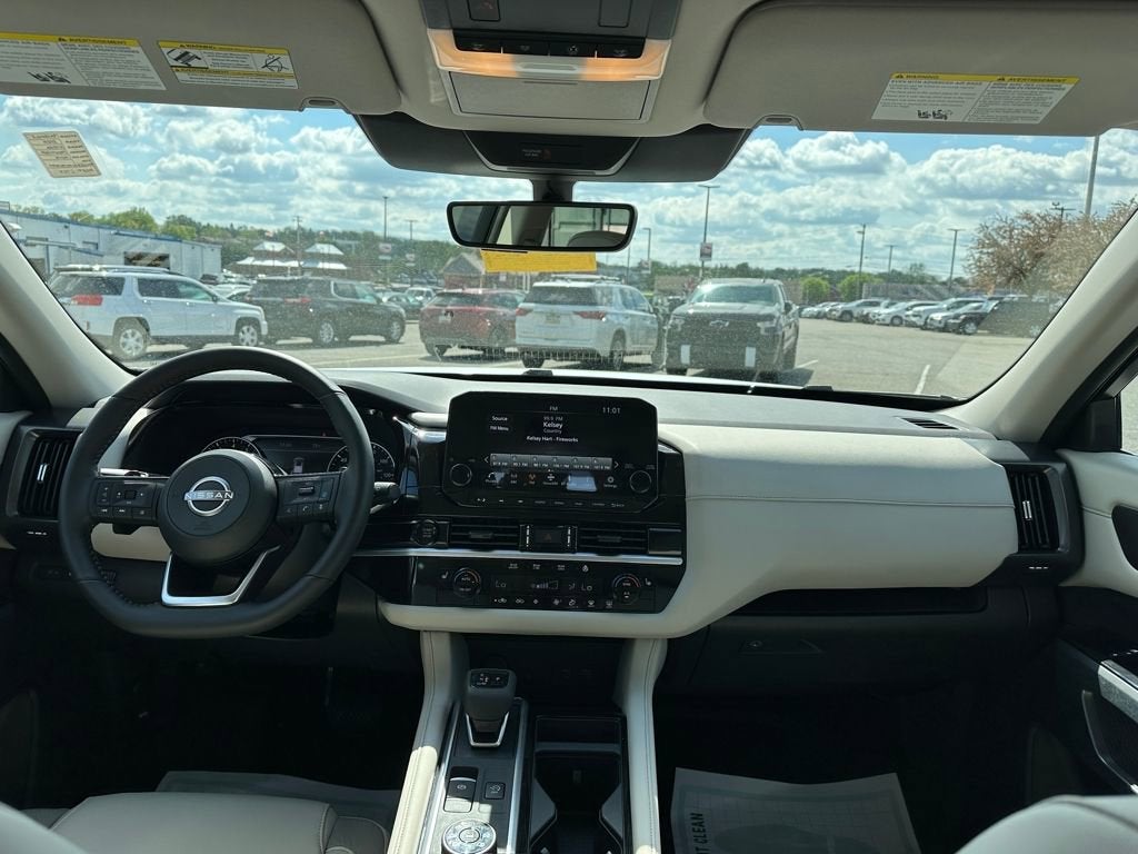 2025 Nissan Pathfinder SL 4WD