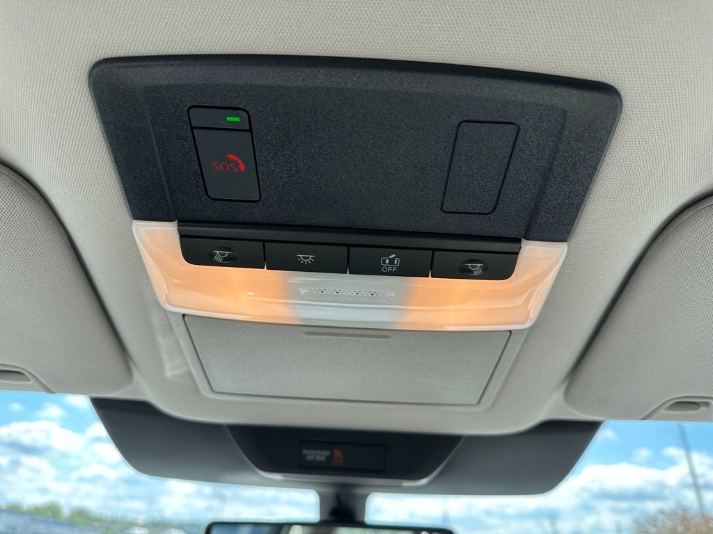2025 Nissan Pathfinder SL 4WD