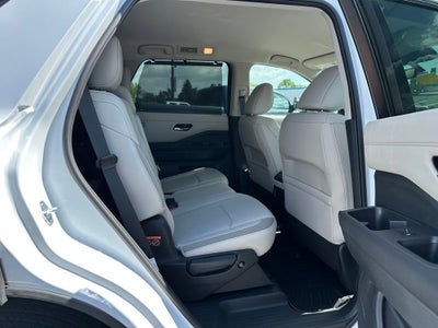 2025 Nissan Pathfinder SL 4WD