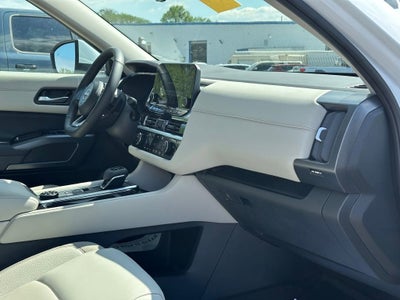 2025 Nissan Pathfinder SL 4WD