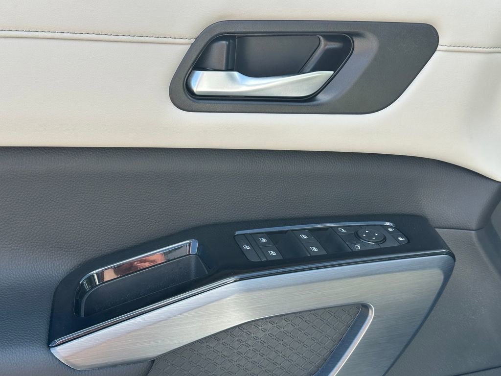 2025 Nissan Pathfinder SL 4WD