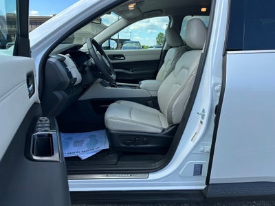 2025 Nissan Pathfinder SL 4WD