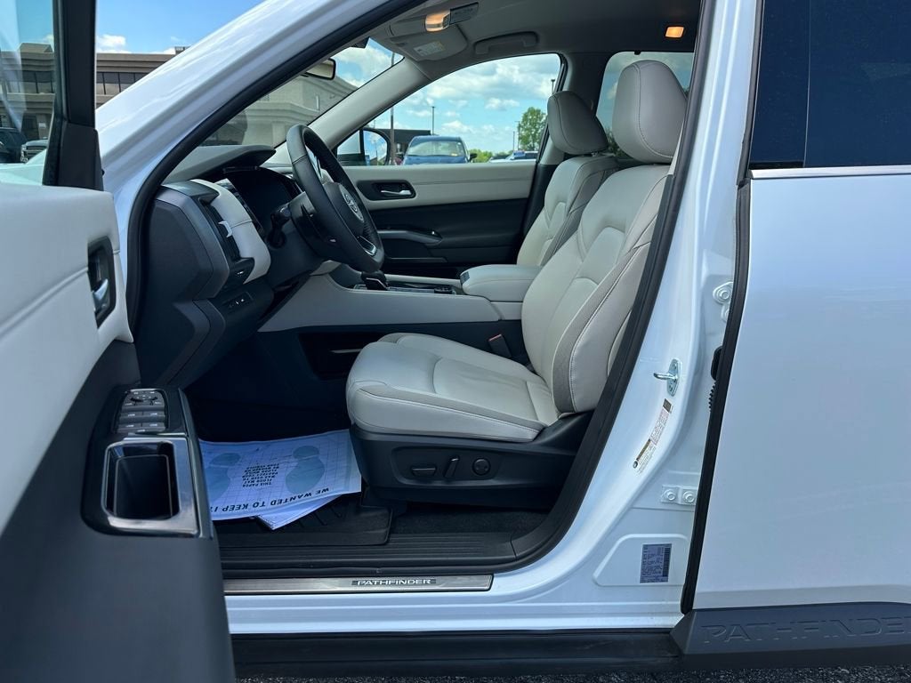 2025 Nissan Pathfinder SL 4WD