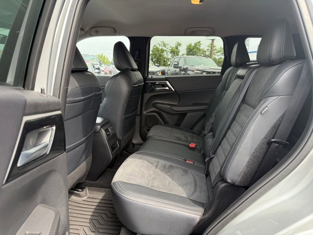 2024 Mitsubishi Outlander SE