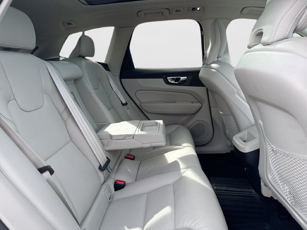 2021 Volvo XC60 T5 Momentum