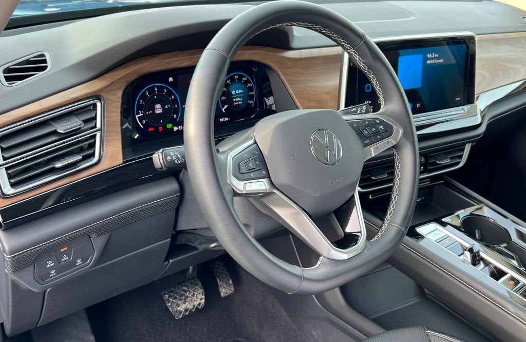 2025 Volkswagen Atlas 2.0T SE w/Technology