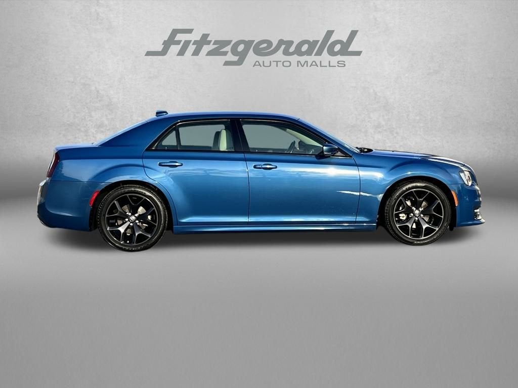 2022 Chrysler 300 Touring L