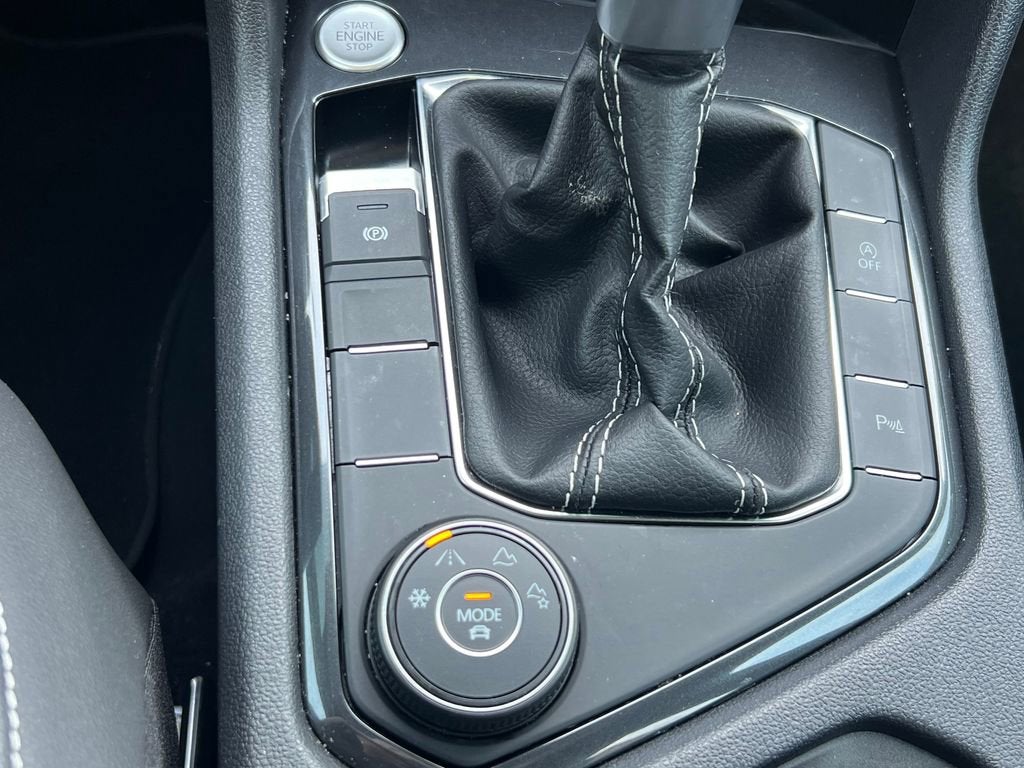 2023 Volkswagen Tiguan SE R-Line Black