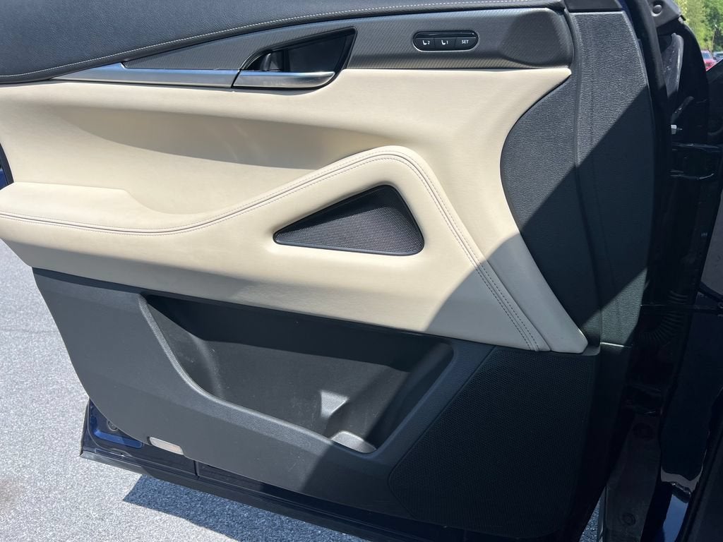 2022 INFINITI QX60 LUXE