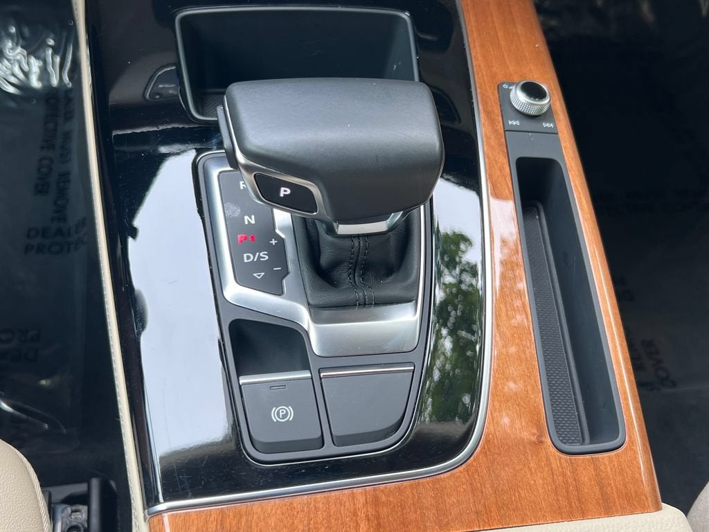 2022 Audi Q5 S line Premium Plus