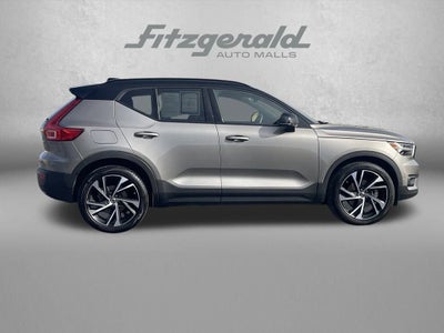 2022 Volvo XC40 R-Design
