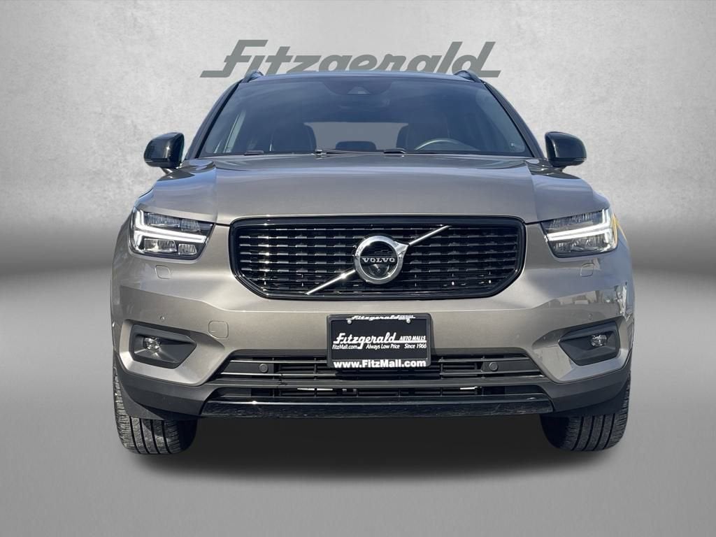 2022 Volvo XC40 R-Design