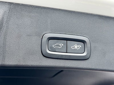 2023 Volvo XC40 Plus Bright Theme