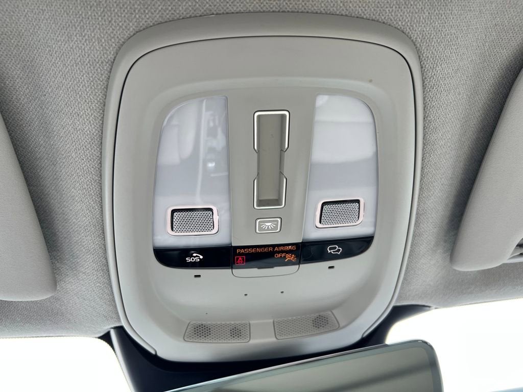 2023 Volvo XC40 Plus Bright Theme