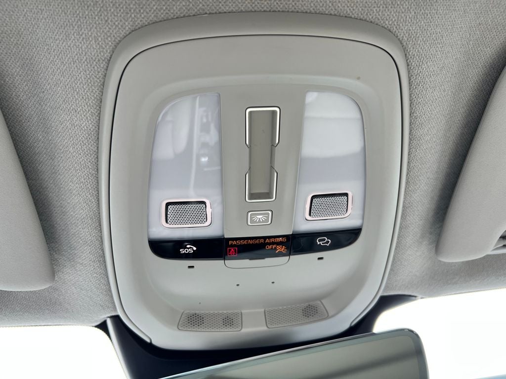 2023 Volvo XC40 Plus Bright Theme