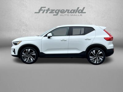 2023 Volvo XC40 Plus Bright Theme
